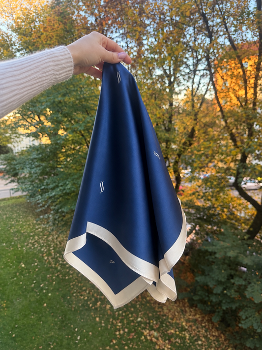 Silkeskjerf Navy
